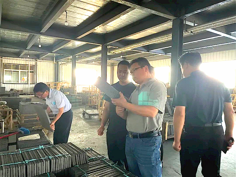 用“匠心”贏“真心”——市領(lǐng)導(dǎo)蒞臨萬堂工廠參觀考察